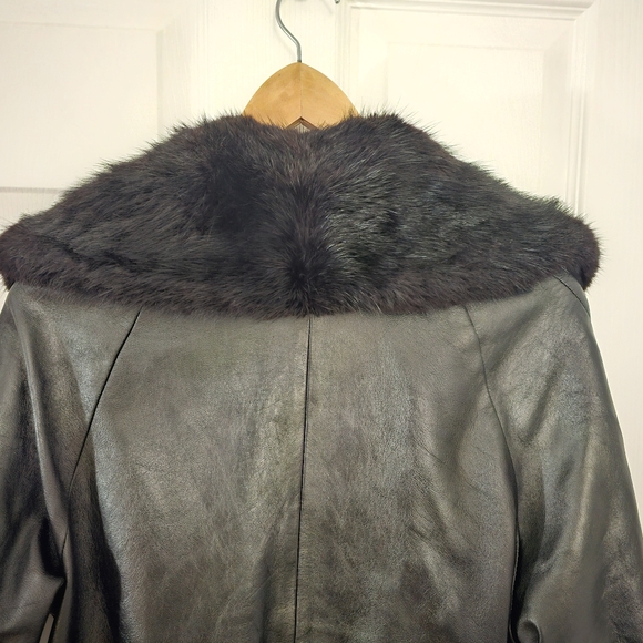 100% Genuine Black Leather Coat with Fur Trim - Picture 5 of 6